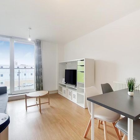 Free Parking - Two Bed Apartment By London Docklands ภายนอก รูปภาพ
