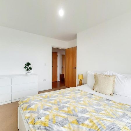 Free Parking - Two Bed Apartment By London Docklands ภายนอก รูปภาพ