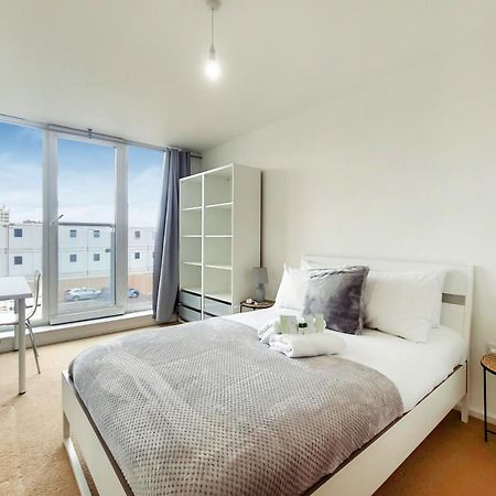 Free Parking - Two Bed Apartment By London Docklands ภายนอก รูปภาพ