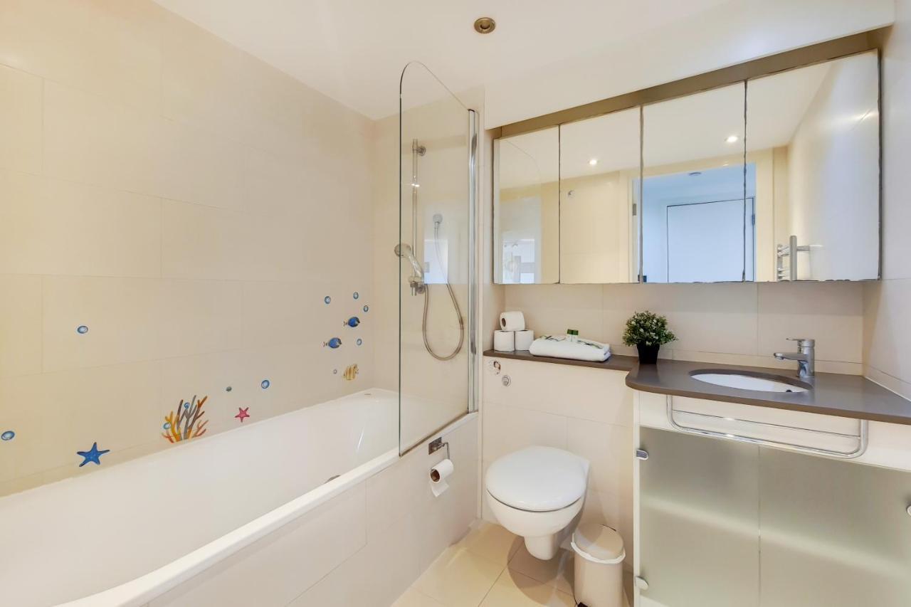 Free Parking - Two Bed Apartment By London Docklands ภายนอก รูปภาพ