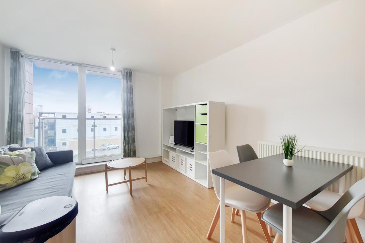 Free Parking - Two Bed Apartment By London Docklands ภายนอก รูปภาพ