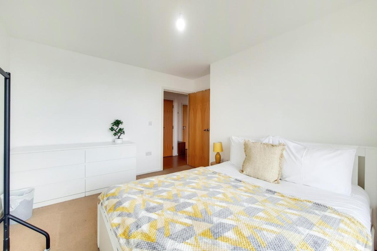 Free Parking - Two Bed Apartment By London Docklands ภายนอก รูปภาพ