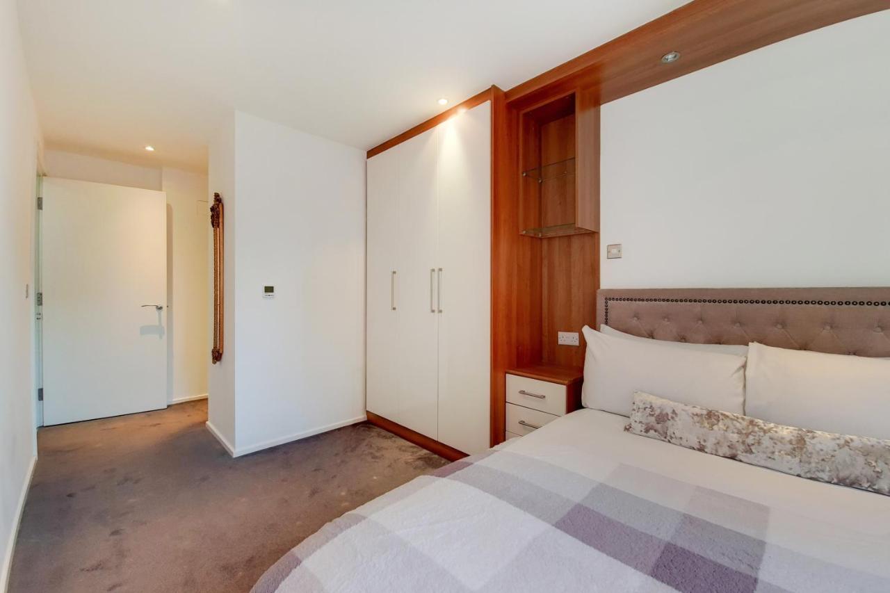 Free Parking - Two Bed Apartment By London Docklands ภายนอก รูปภาพ