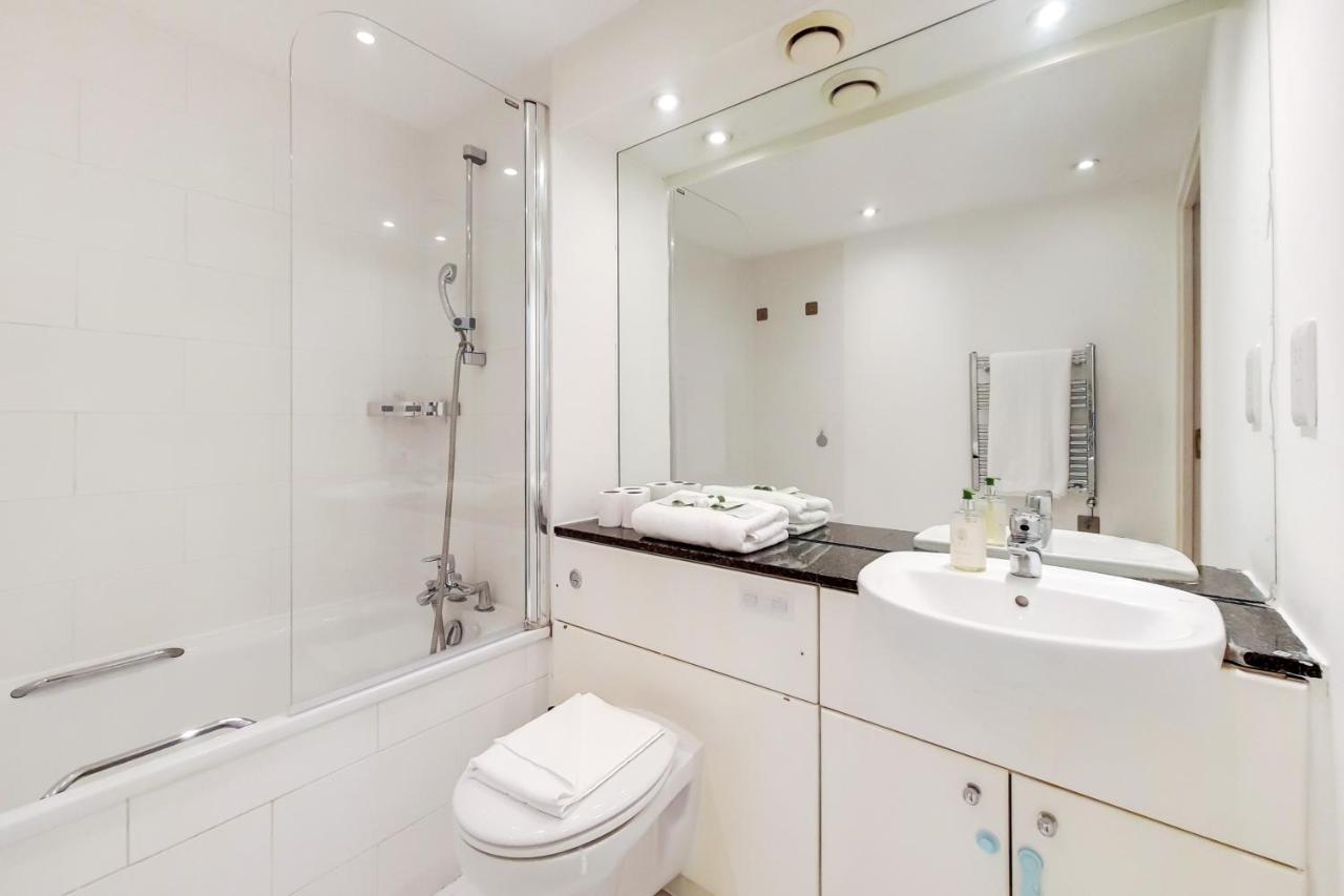 Free Parking - Two Bed Apartment By London Docklands ภายนอก รูปภาพ