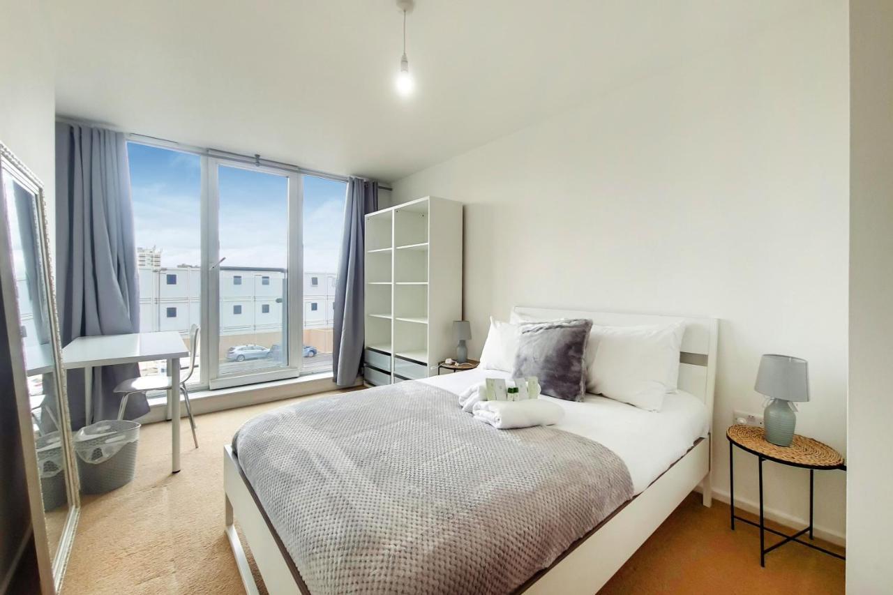 Free Parking - Two Bed Apartment By London Docklands ภายนอก รูปภาพ