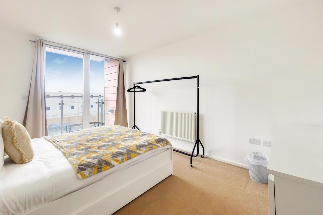 Free Parking - Two Bed Apartment By London Docklands ภายนอก รูปภาพ